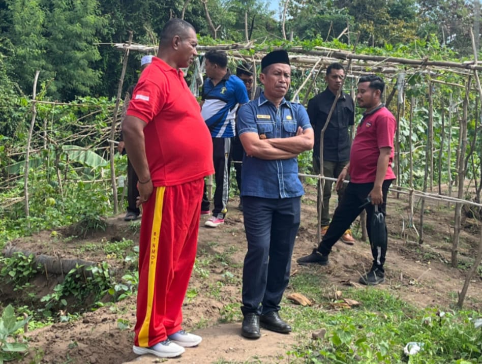 Sambangi Lapas Lembata, Wabup Nasir Solat Bersama Warga Binaan