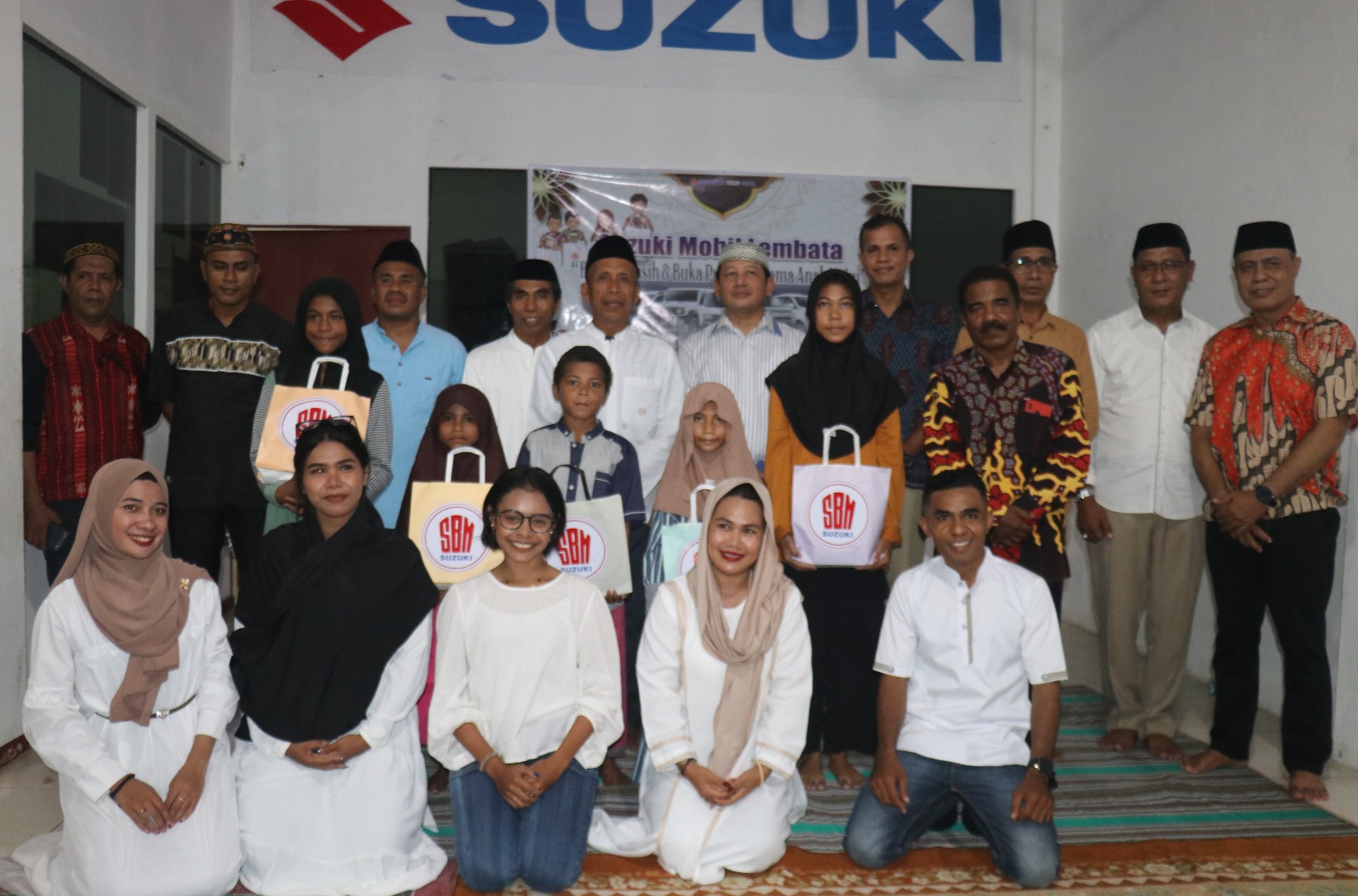 Tak Sekadar Jual Mobil, Suzuki Lembata Bangun Citra Lewat Santunan Anak Yatim